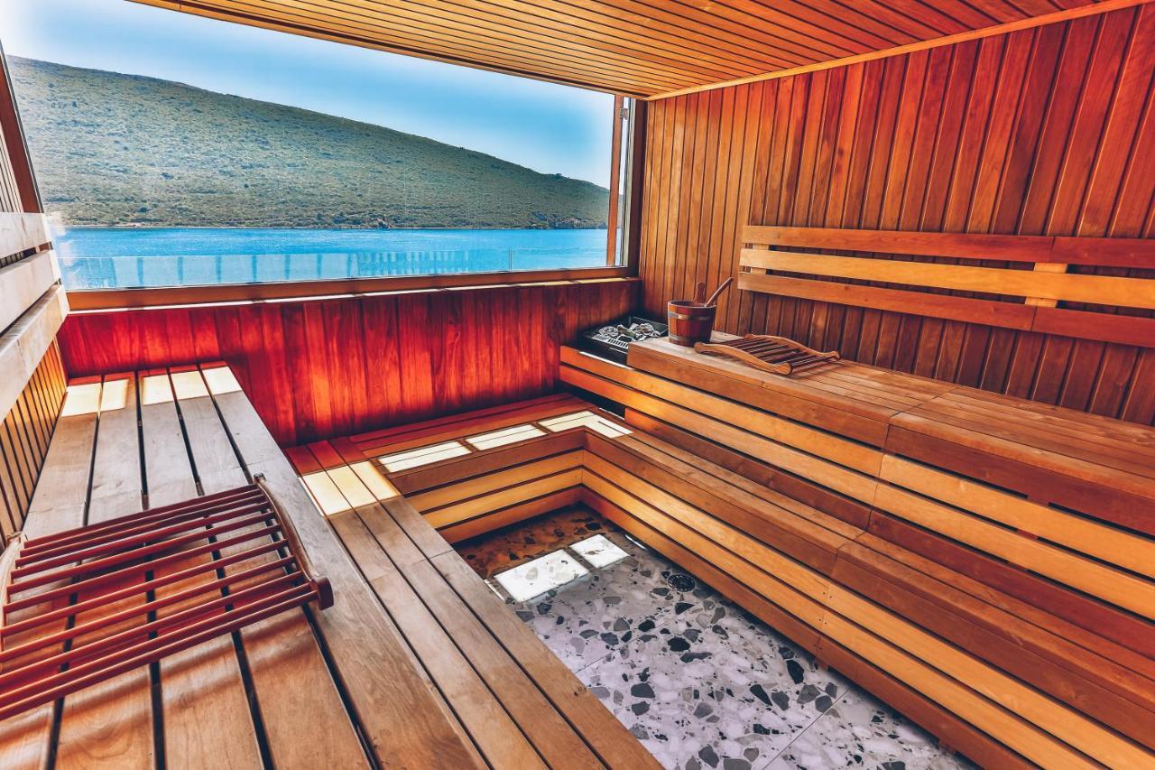 Carine Hotel Kumbor Superior Herceg Novi Exteriér fotografie