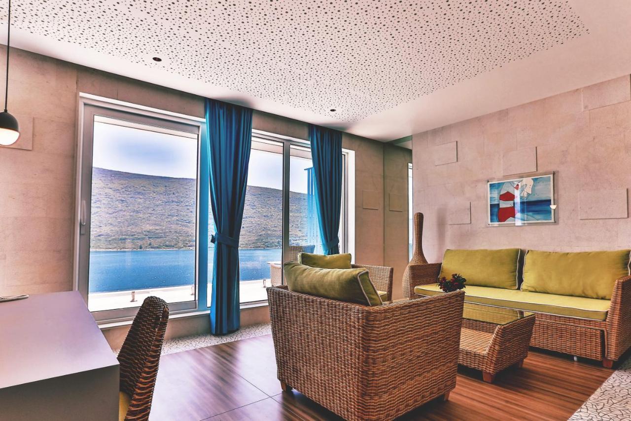 Carine Hotel Kumbor Superior Herceg Novi Exteriér fotografie