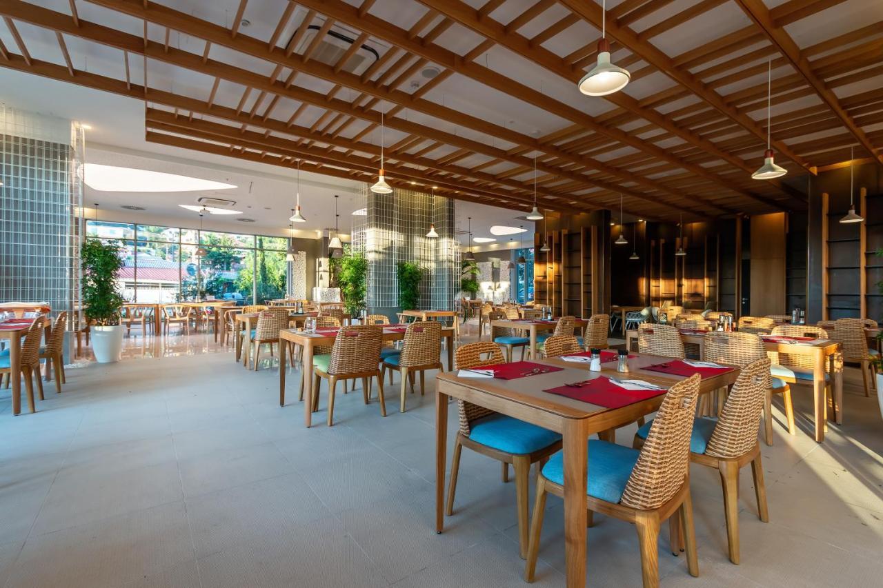 Carine Hotel Kumbor Superior Herceg Novi Exteriér fotografie