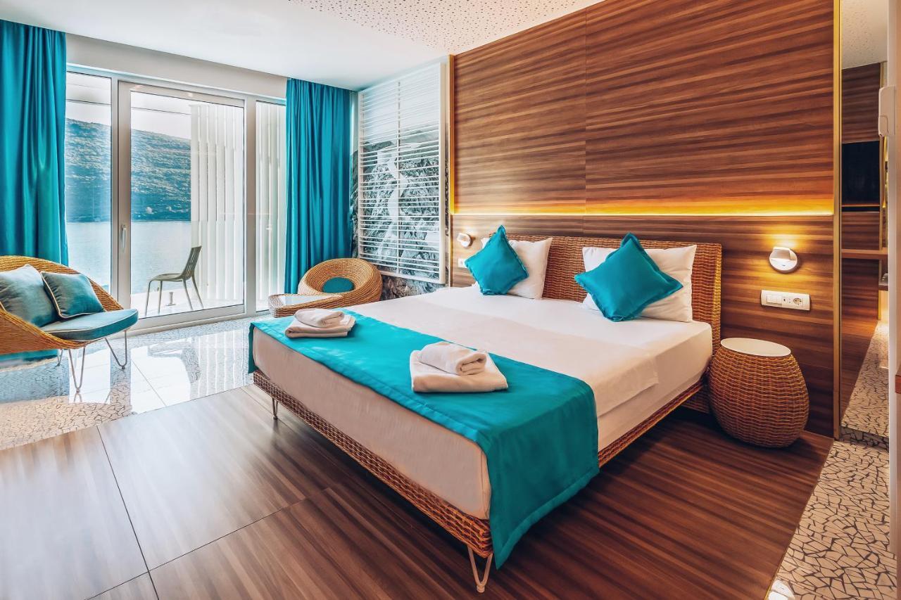 Carine Hotel Kumbor Superior Herceg Novi Exteriér fotografie