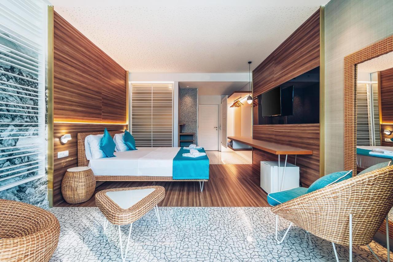 Carine Hotel Kumbor Superior Herceg Novi Exteriér fotografie